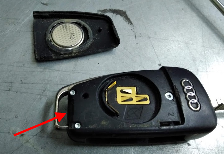 Как заменить батарейку в ключе ауди а3