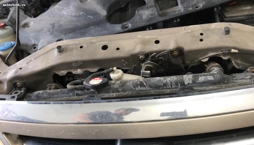 Honda Odyssey снятие накладки  переднего бампера